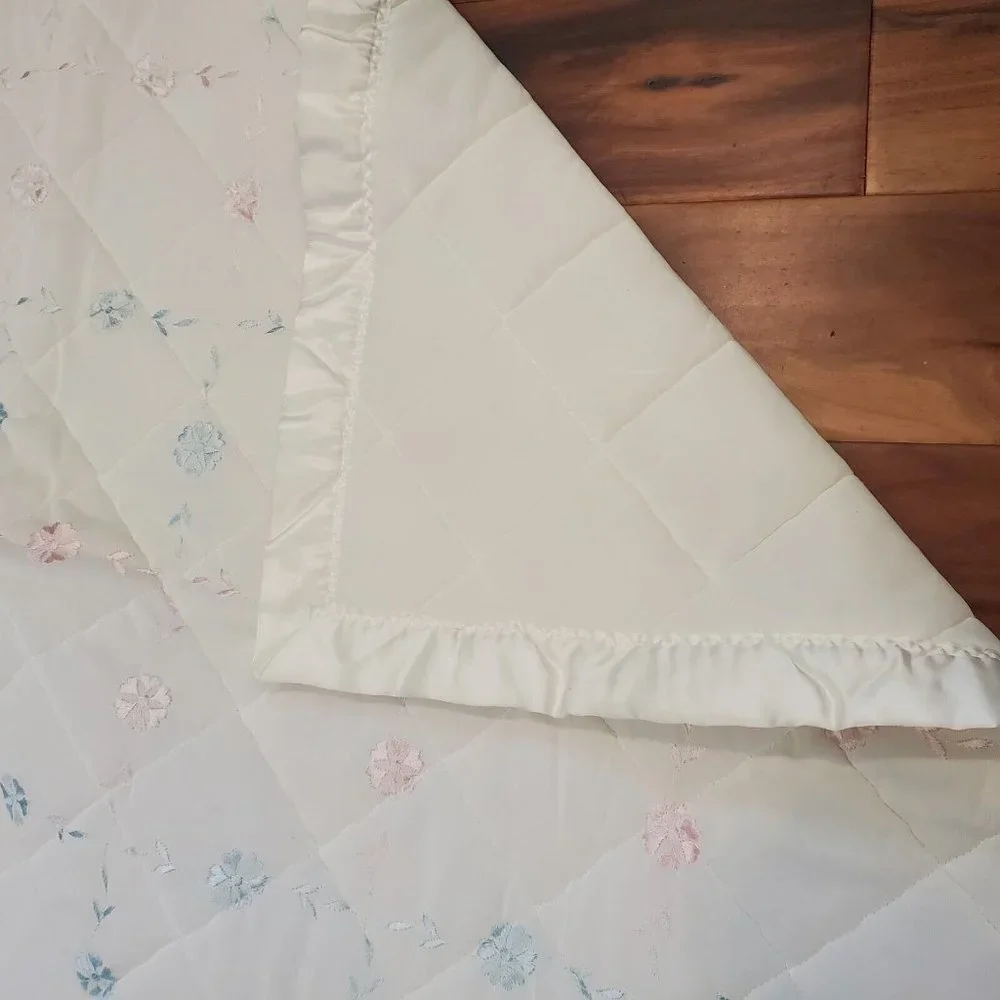 Vintage White Quilted Floral Embroidered Baby Comforter Blanket Satin Trim 48x35